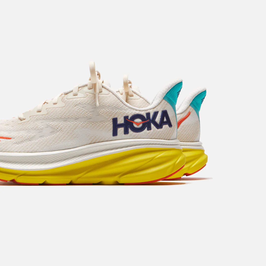 HOKA Clifton 9 - Eggnog Passion