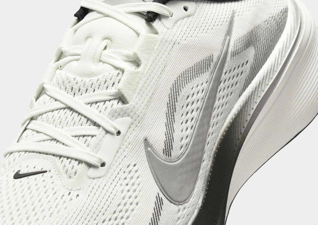 Pegasus 42 - Summit White/Black Metallic