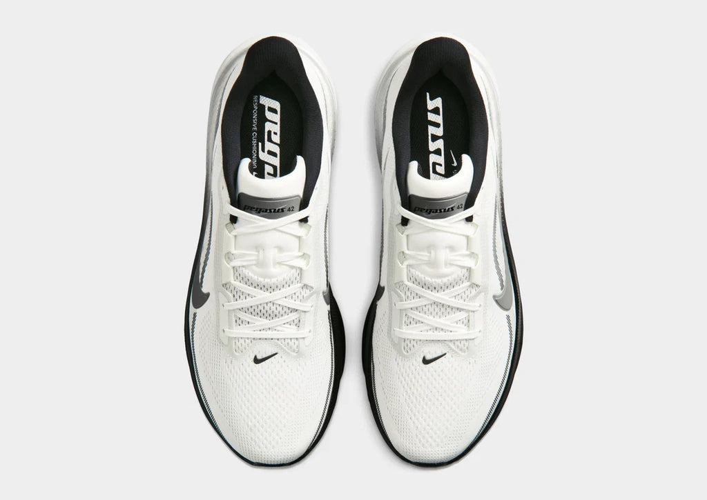 Pegasus 42 - Summit White/Black Metallic