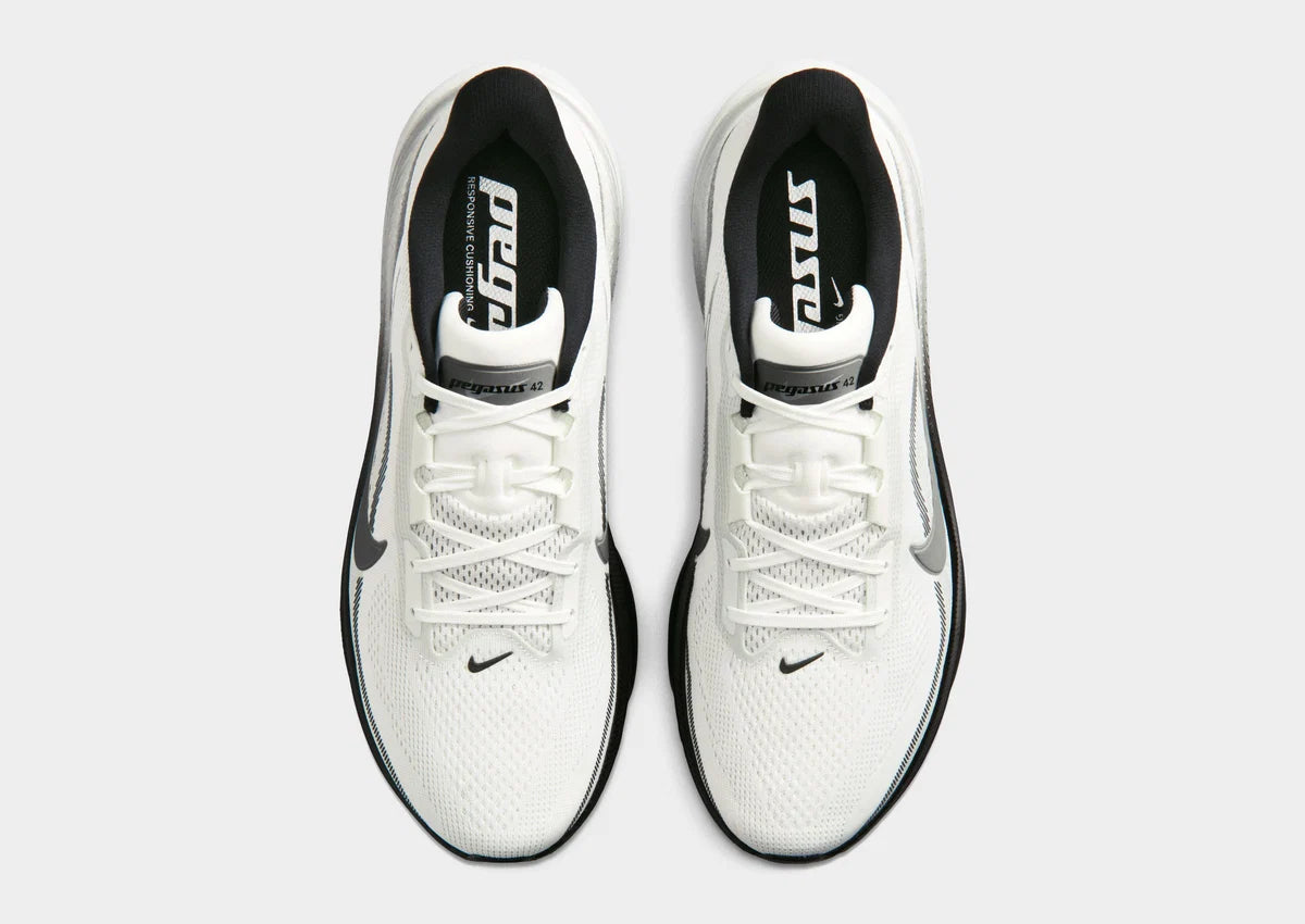 Pegasus 42 - Summit White/Black Metallic