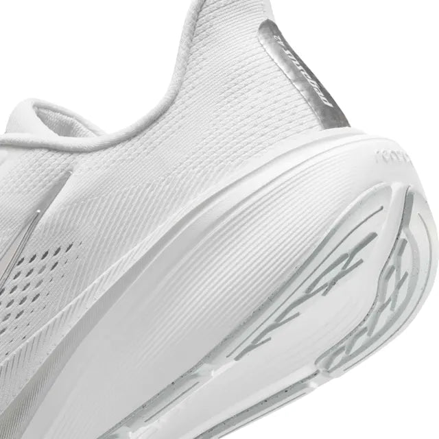 Pegasus 42 -  White/Metallic Silver